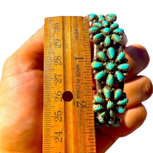 Vintage Native American Flower Cuff Bracelet of .925 and Genuine Turquoise - Picture 11 of 16
